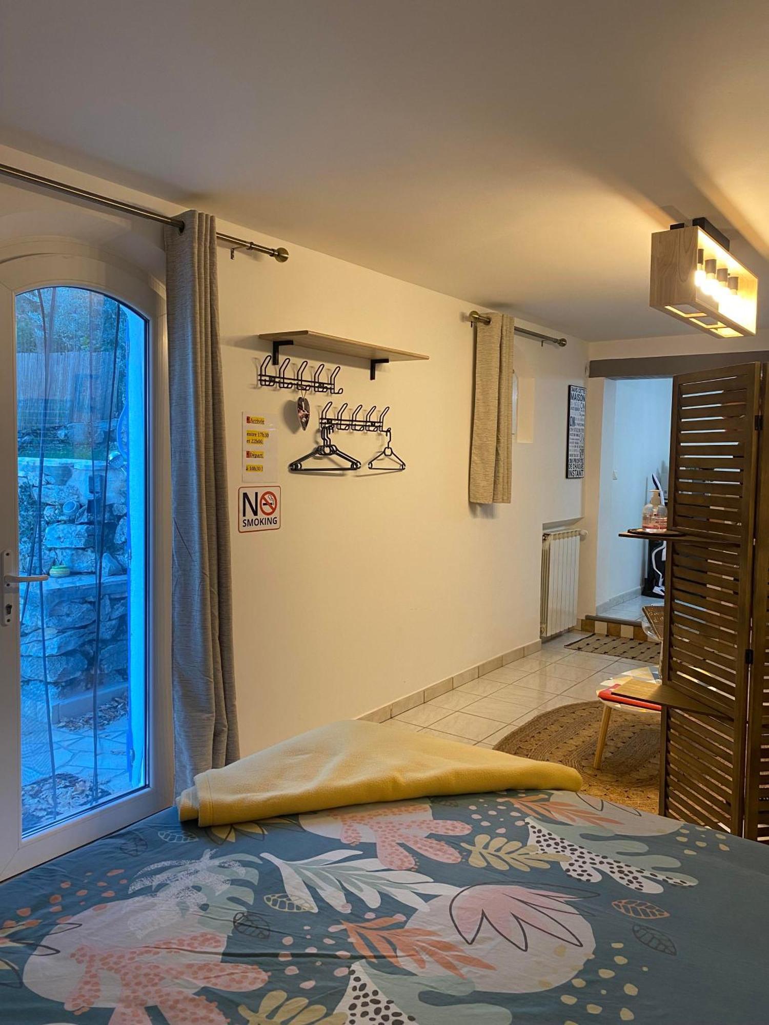 Le Refuge Apartment Montmeyan Екстериор снимка