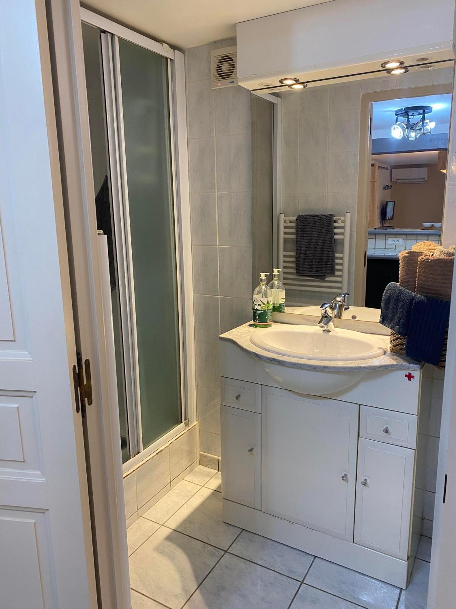 Le Refuge Apartment Montmeyan Екстериор снимка