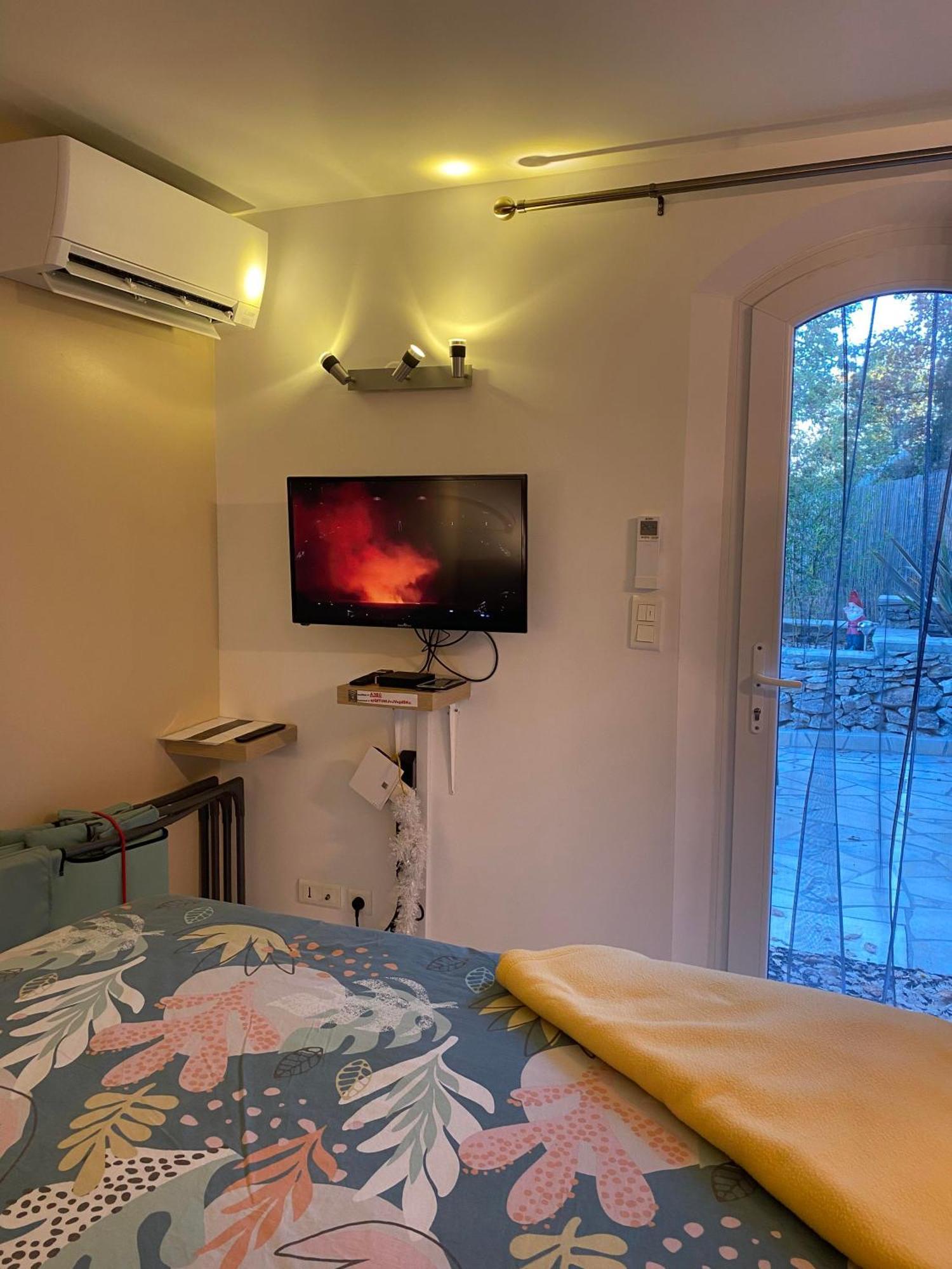 Le Refuge Apartment Montmeyan Екстериор снимка